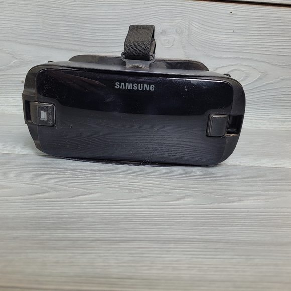 Discontinued Samsung Galaxy S8 VR Headset - Used 2 or 3 Hours Phone NOT included - Picture 6 of 16